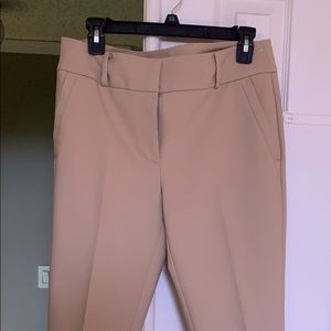 Loft pants, size 6 never worn. Beige neutral color, so in right now .